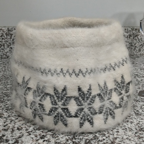Like New, Angora Rabbit Fur Knit Winter Beret main image 5
